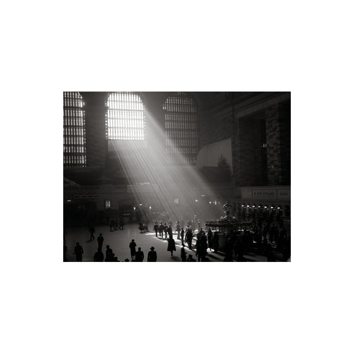 SUNBEAMS SHINING INTO GRAND CENTRAL STATION, NYC