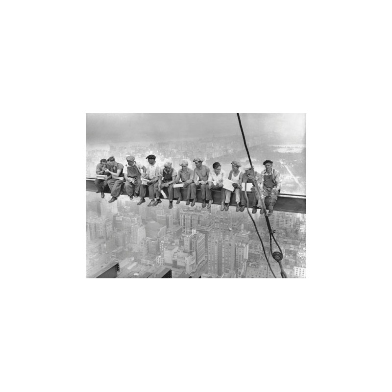 NEW YORK CONSTRUCTION WORKERS LUNCHING ON A CROSSBEAM, 1932