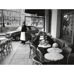 KISSING AT SIDEWALK CAFE, PARIS