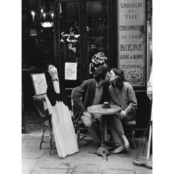 KISSING AT CAFE TABLE, PARIS