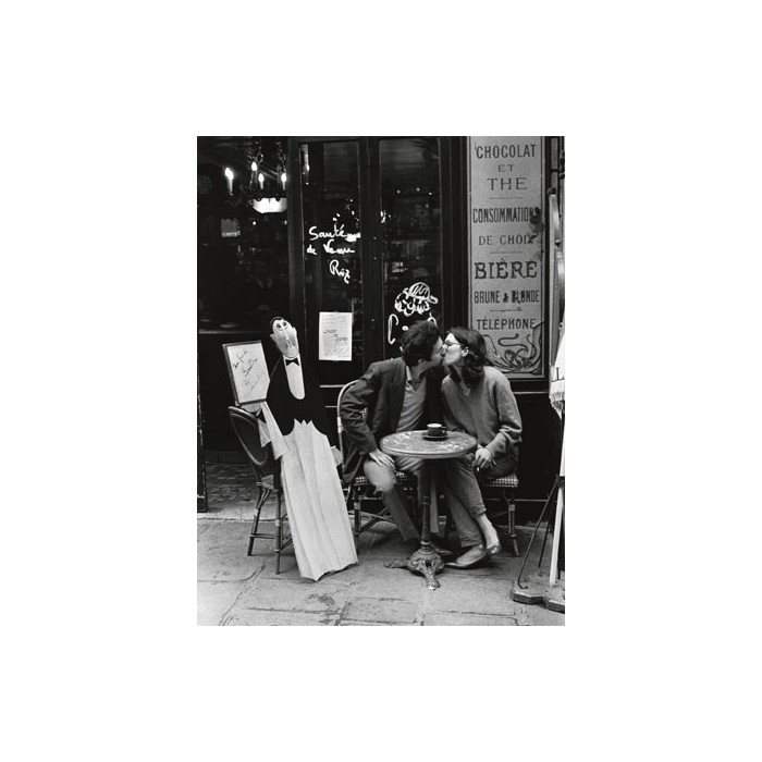 KISSING AT CAFE TABLE, PARIS
