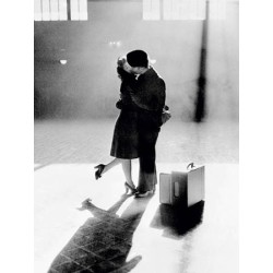 COUPLE KISSING IN TRAIN STATION, 1944