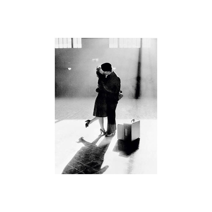 COUPLE KISSING IN TRAIN STATION, 1944