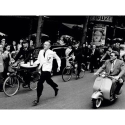 WAITERS' RACE IN PARIS, 1954