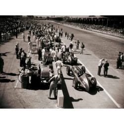 PIT STOP AT THE INDIANAPOLIS 500, 1948