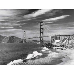 GOLDEN GATE BRIDGE SPANNING SAN FRANCISCO BAY