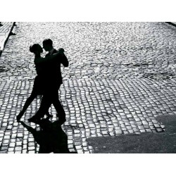 DANCERS PERFORMING THE TANGO