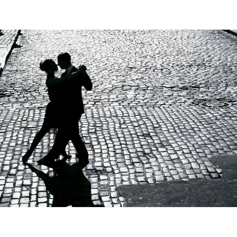 DANCERS PERFORMING THE TANGO