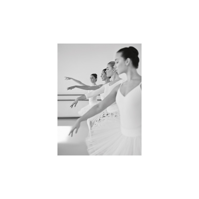 BALLET DANCERS POSING IN STUDIO