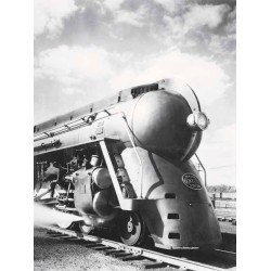 NEW YORK CENTRAL STREAMLINED LOCOMOTIVE, 1940S