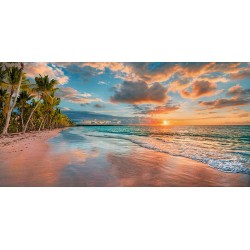 Beach in Maui, Hawaii, at sunset