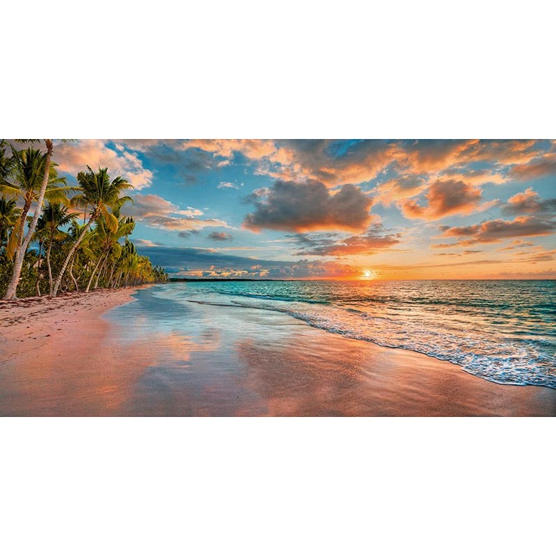 Beach in Maui, Hawaii, at sunset