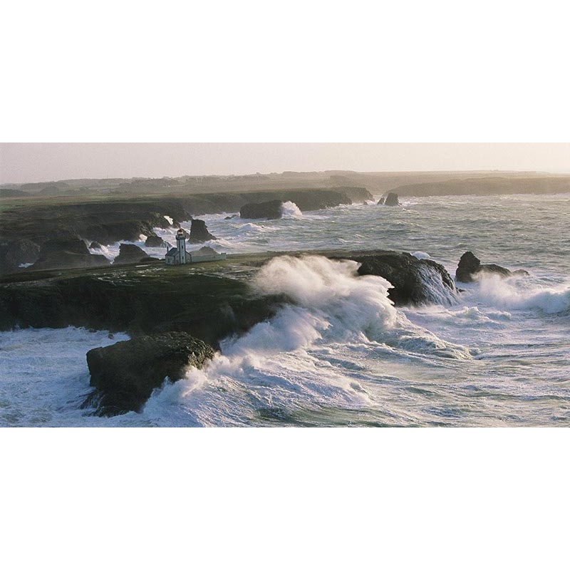 Phare des Poulains lors d’une tempête