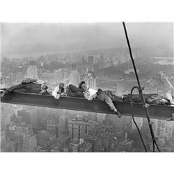 Construction Workers Resting on Steel Beam Above Manhattan, 1932